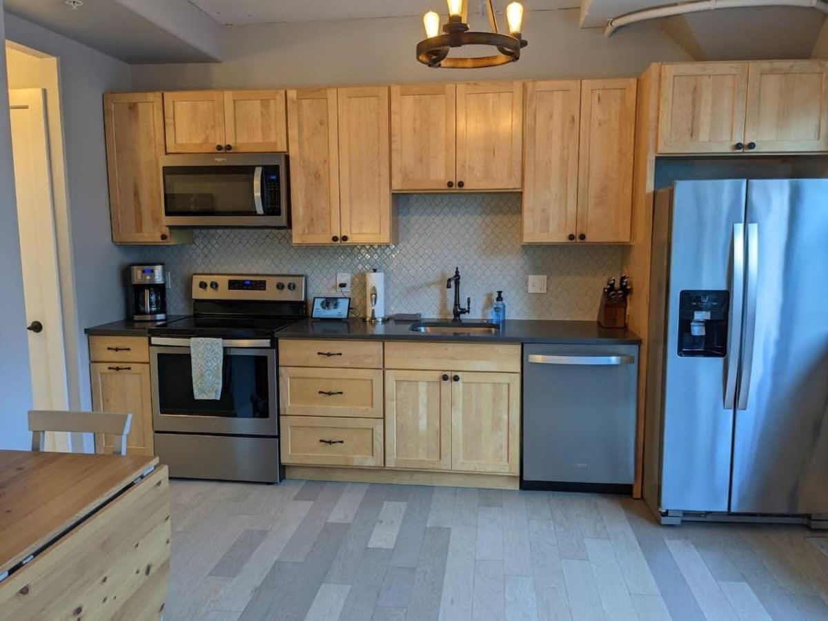 Condo On State Hospital Grounds! Traverse City Buitenkant foto
